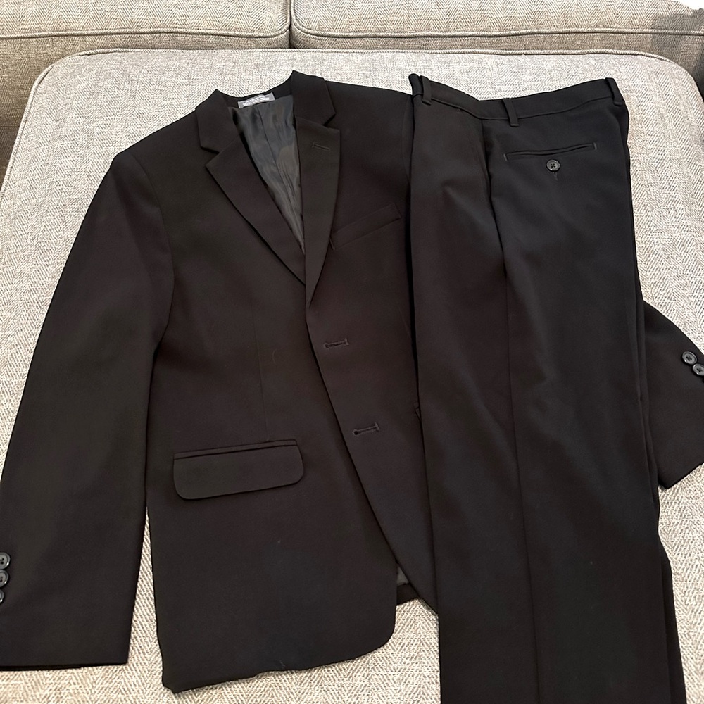 Van Heusen Boys Two-Piece Suit (jacket and pants) - Size 14